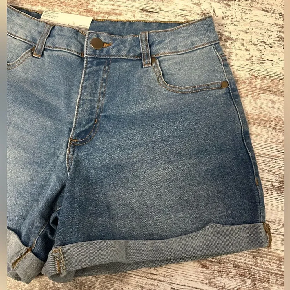 Serra Ladies Cuffed Denim Shorts 6